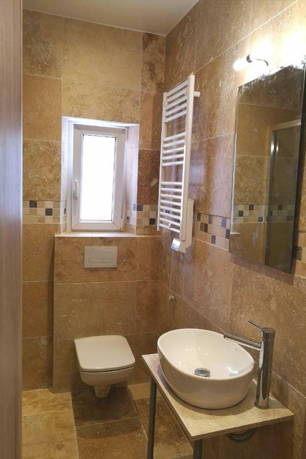 Beachside Appartement In Center Of Кан Екстериор снимка